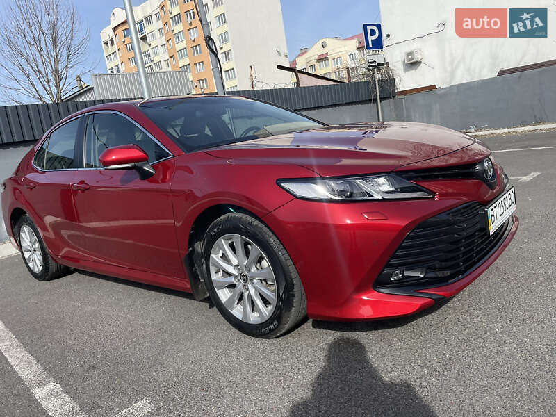 Седан Toyota Camry 2018 в Херсоне