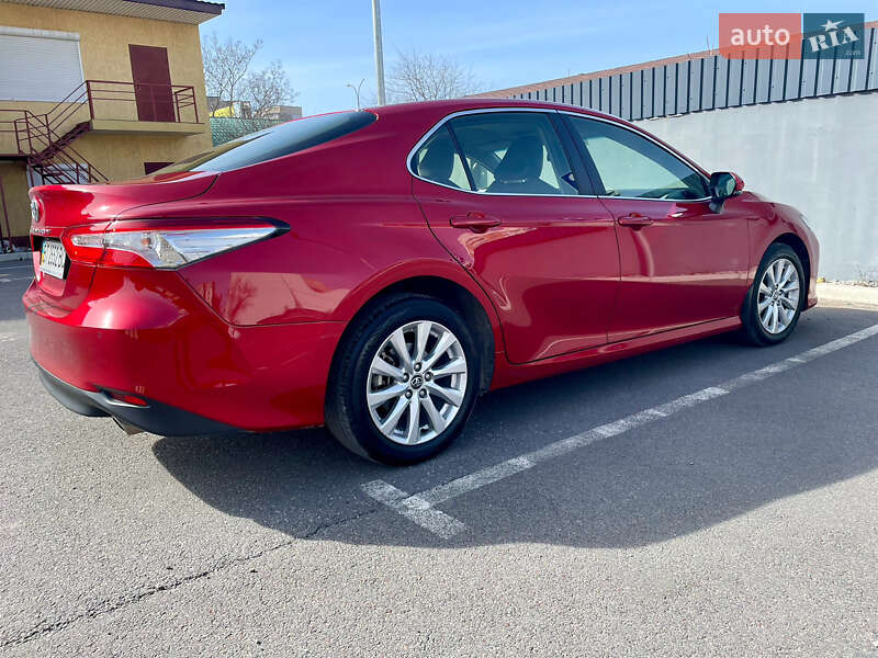 Седан Toyota Camry 2018 в Херсоне
