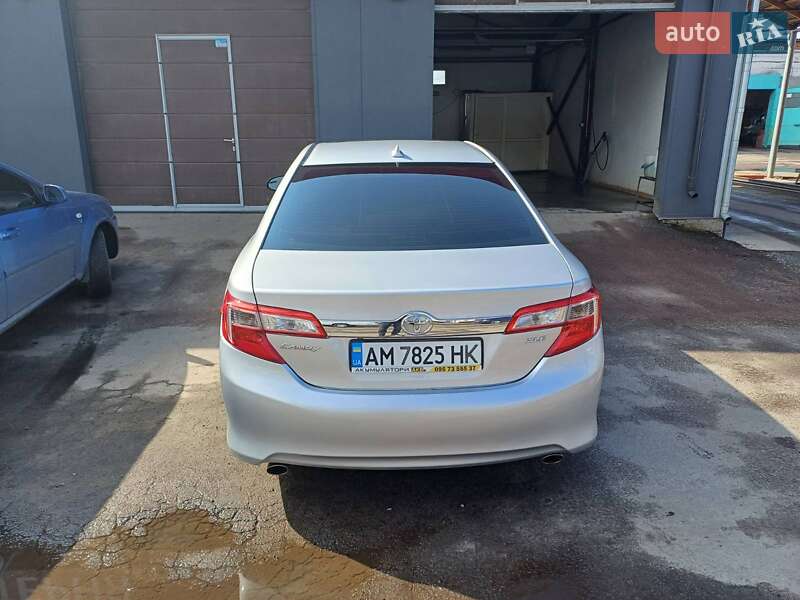 Седан Toyota Camry 2014 в Житомирі