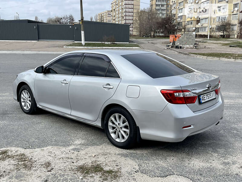 Седан Toyota Camry 2011 в Каменском