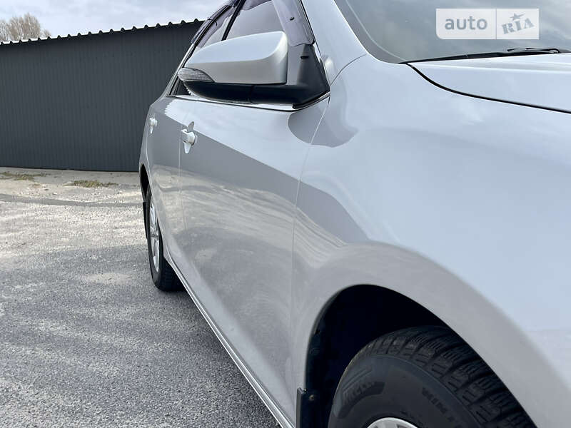 Седан Toyota Camry 2011 в Каменском