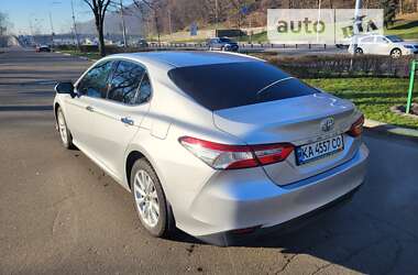 Седан Toyota Camry 2017 в Киеве