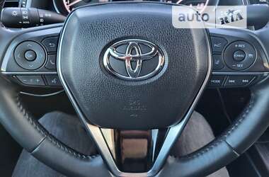 Седан Toyota Camry 2017 в Києві