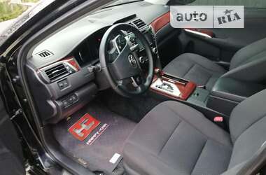 Седан Toyota Camry 2013 в Києві