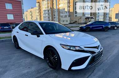 Седан Toyota Camry 2021 в Виннице