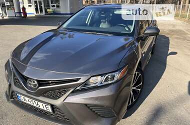 Седан Toyota Camry 2019 в Черкасах