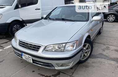 Седан Toyota Camry 1999 в Києві