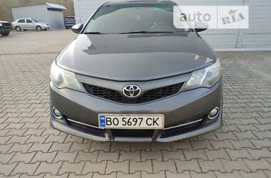 Седан Toyota Camry 2013 в Тернополе