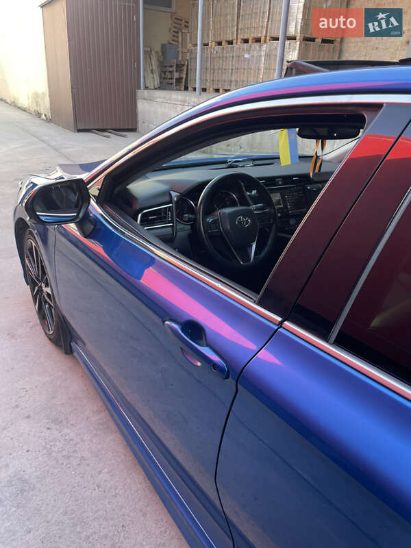 Седан Toyota Camry 2018 в Рівному