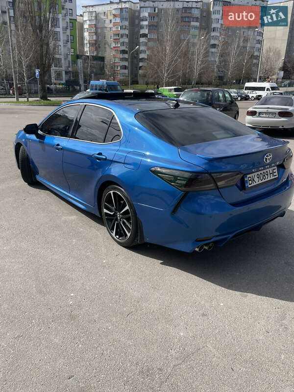 Седан Toyota Camry 2018 в Рівному