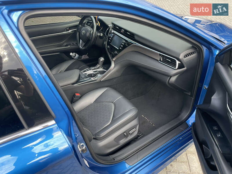 Седан Toyota Camry 2018 в Рівному