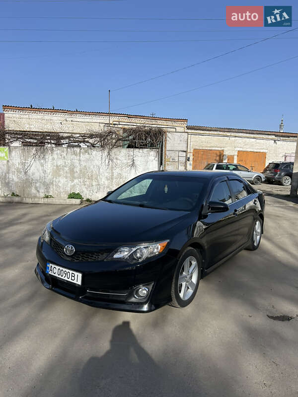 Седан Toyota Camry 2012 в Луцьку
