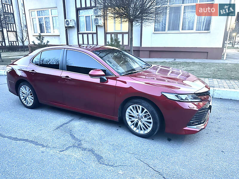 Седан Toyota Camry 2018 в Запоріжжі