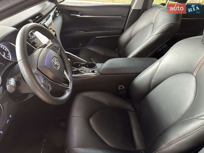 Седан Toyota Camry 2018 в Запоріжжі