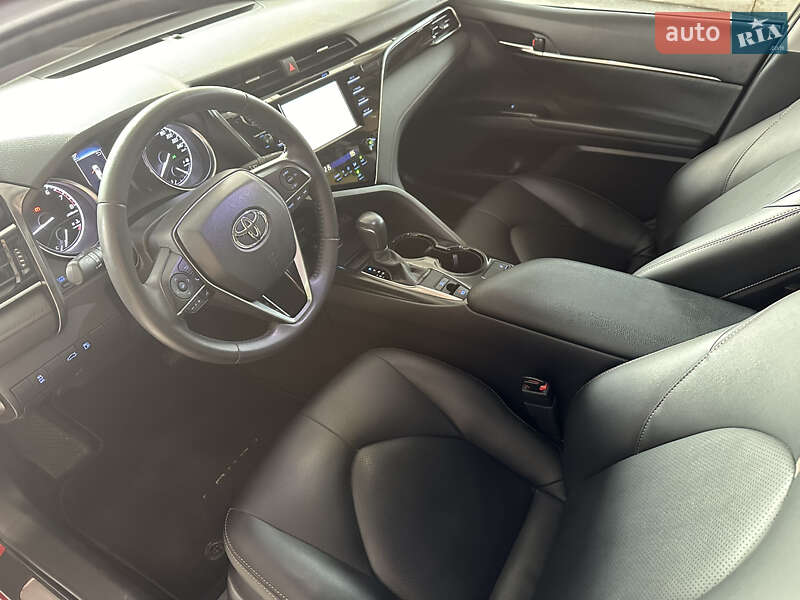 Седан Toyota Camry 2018 в Запоріжжі