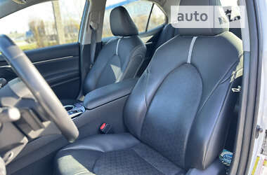 Седан Toyota Camry 2018 в 