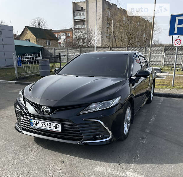 Седан Toyota Camry 2022 в Житомире