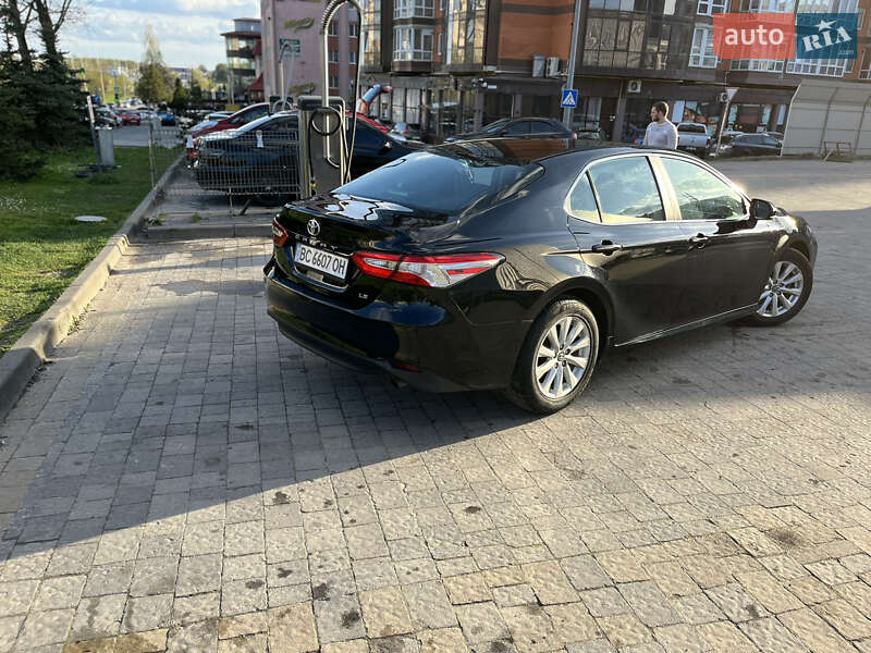 Седан Toyota Camry 2018 в Львові