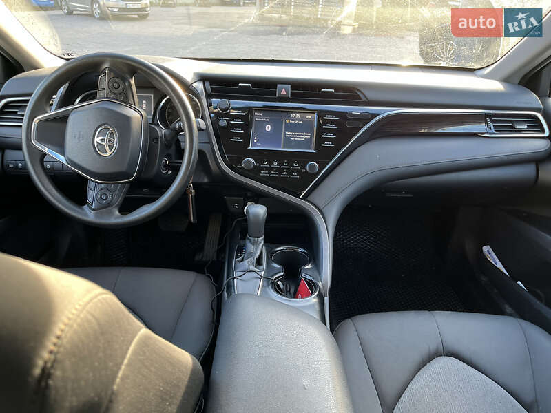 Седан Toyota Camry 2018 в Львові