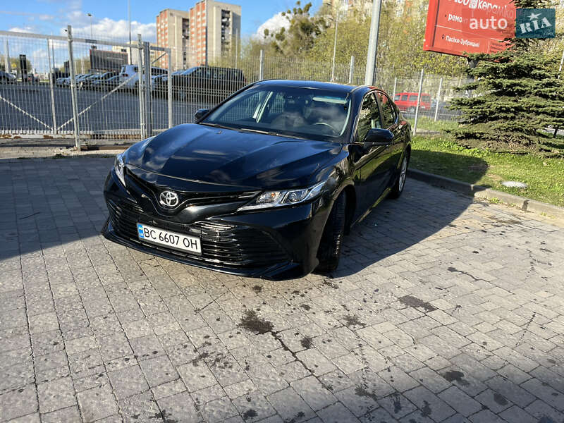 Седан Toyota Camry 2018 в Львові