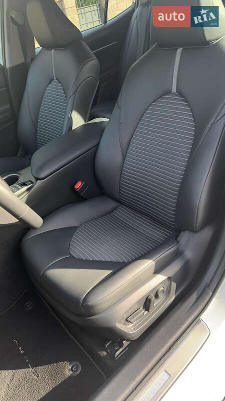 Седан Toyota Camry 2022 в Рівному