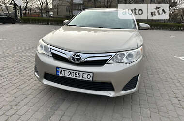 Седан Toyota Camry 2013 в Ивано-Франковске