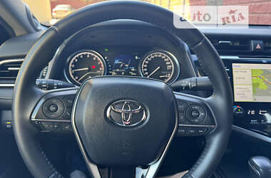 Седан Toyota Camry 2018 в Золочеве