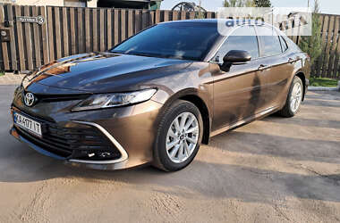 Седан Toyota Camry 2023 в Полтаві