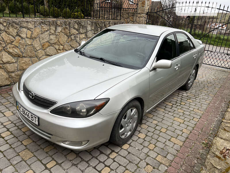 Седан Toyota Camry 2003 в Львові