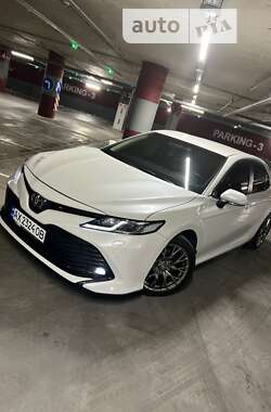 Седан Toyota Camry 2018 в Харькове