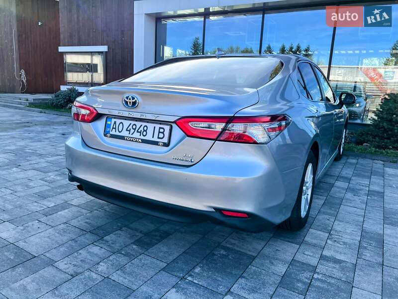 Седан Toyota Camry 2018 в Києві