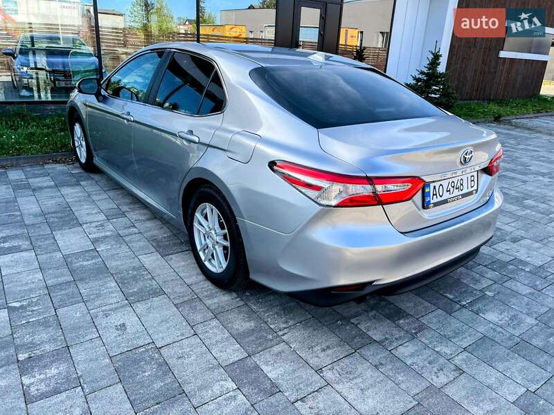 Седан Toyota Camry 2018 в Києві