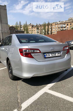 Седан Toyota Camry 2013 в Києві