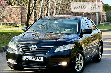 Седан Toyota Camry 2007 в Ровно