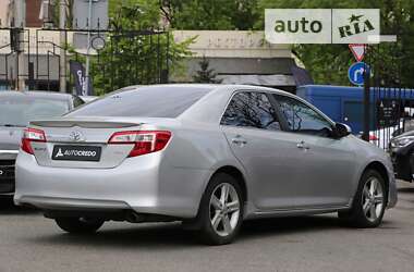 Седан Toyota Camry 2012 в Киеве