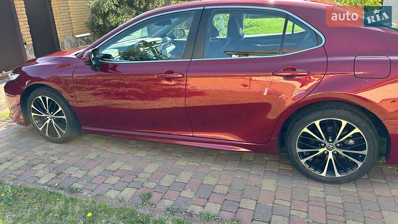 Седан Toyota Camry 2017 в Полтаві