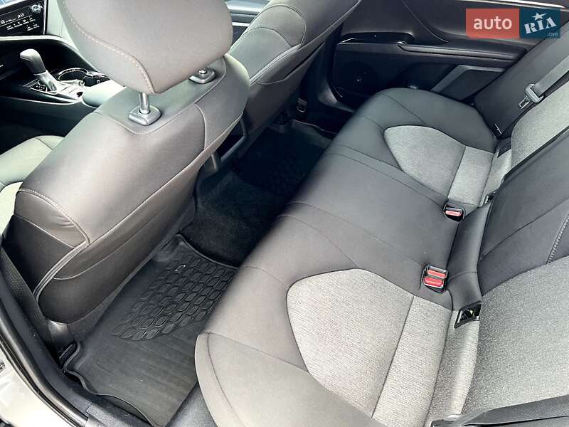 Седан Toyota Camry 2018 в Києві