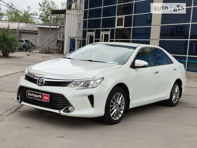 Седан Toyota Camry 2017 в Харькове