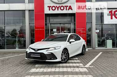 Седан Toyota Camry 2022 в Тернополе