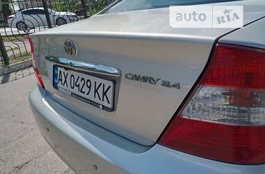 Седан Toyota Camry 2004 в Харькове