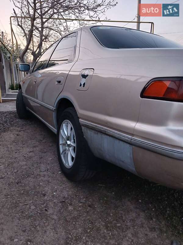 Седан Toyota Camry 1998 в Константиновке (Краматорского района)