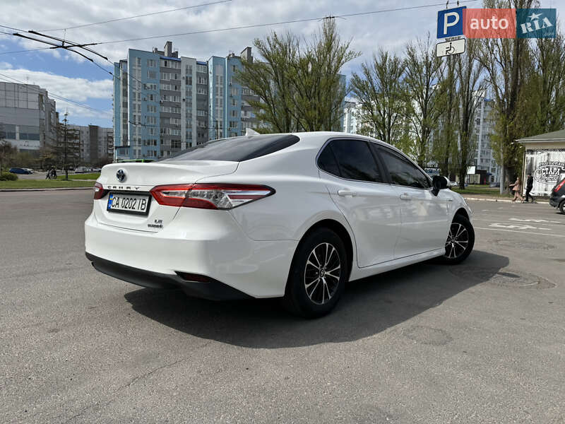 Седан Toyota Camry 2019 в Черкассах