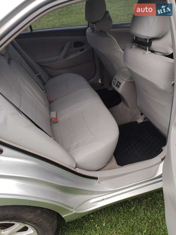 Седан Toyota Camry 2008 в Сумах