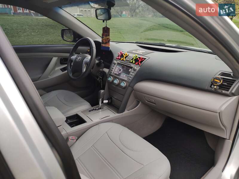 Седан Toyota Camry 2008 в Сумах