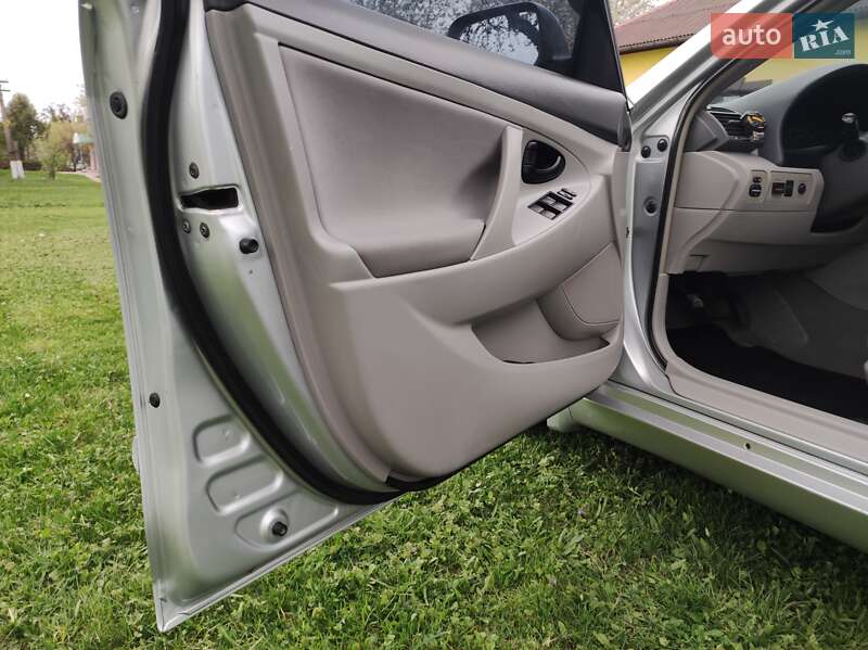 Седан Toyota Camry 2008 в Сумах