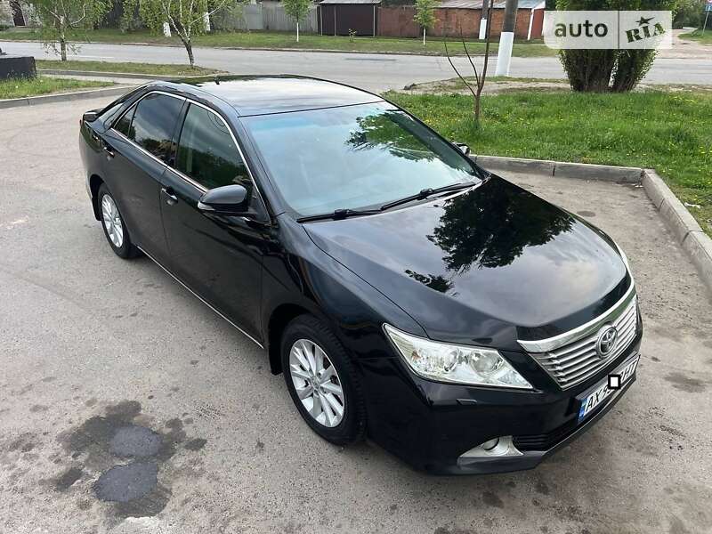 Седан Toyota Camry 2013 в Харкові