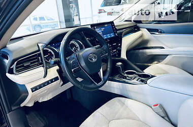 Седан Toyota Camry 2021 в Киеве
