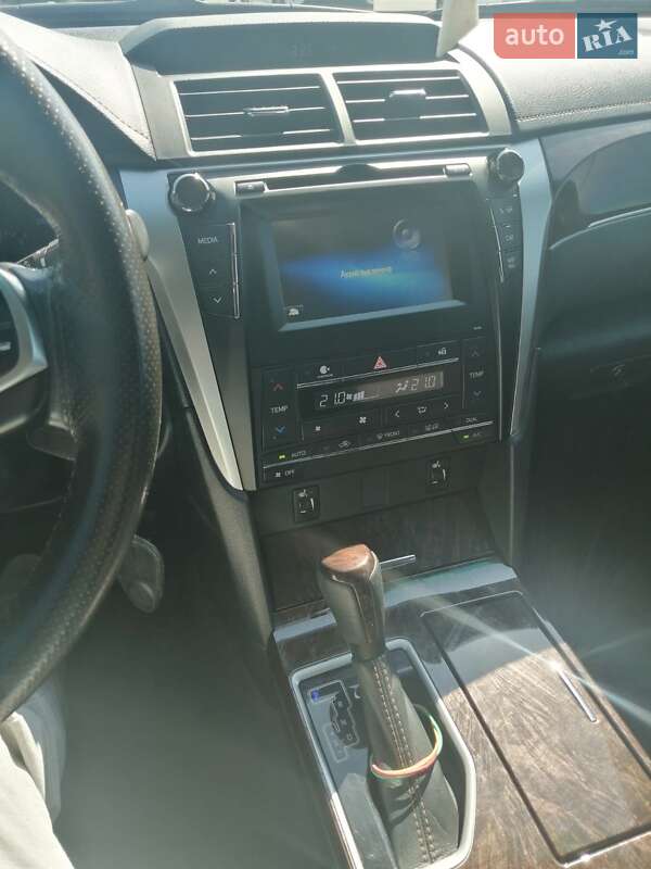 Седан Toyota Camry 2017 в Путивлі
