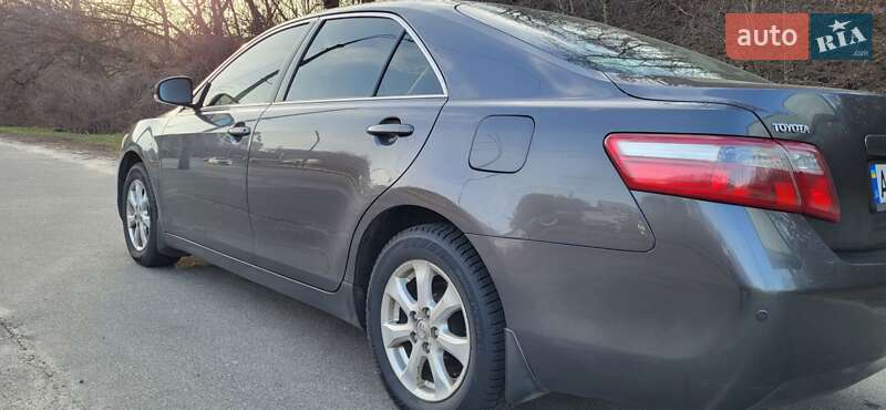 Седан Toyota Camry 2010 в Киеве