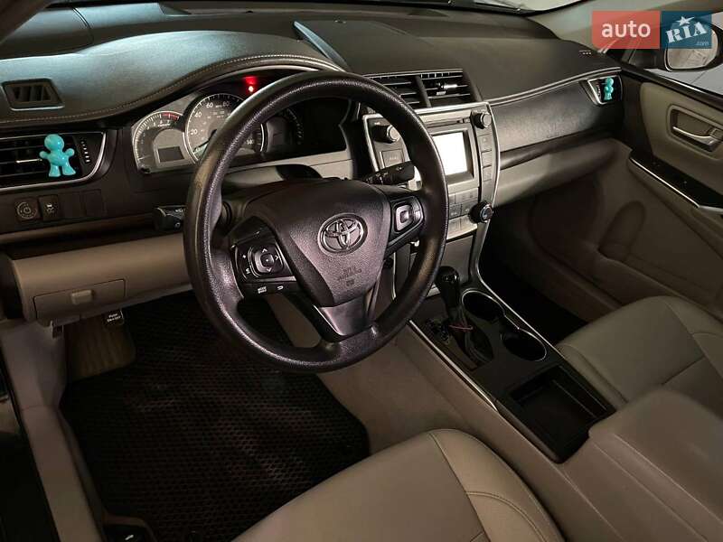 Седан Toyota Camry 2015 в Виннице